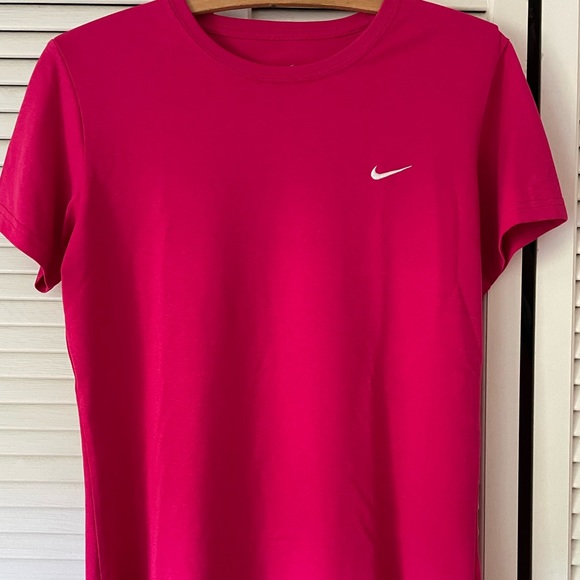 Nike Dri Fit Workout Top Size Medium - Picture 1 of 2